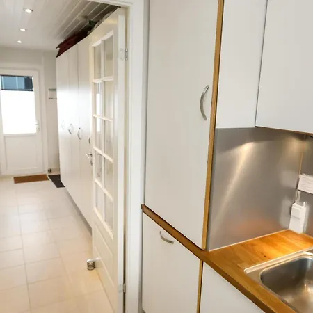 Meget Velholdt Og Paen Sj3214 Daire Henne Strand